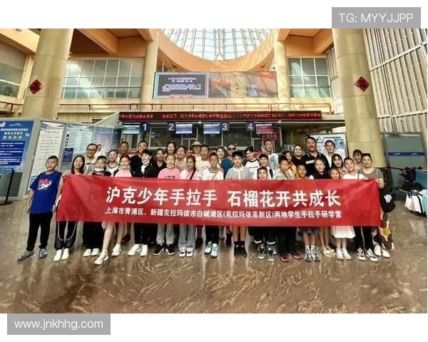 上海羽毛球队整体压制现象解析及其对比赛格局的影响 上海羽毛球队整体压制现象解析及其对比赛格局的影响
